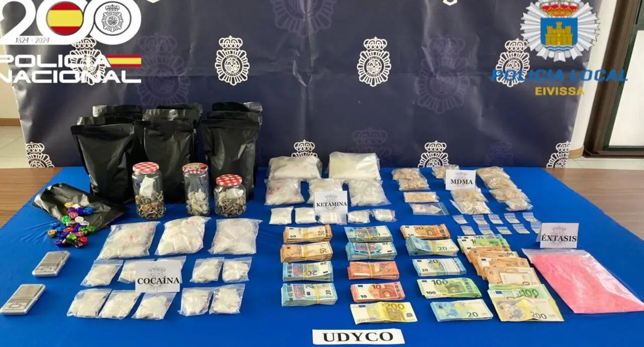  Drogas y dinero en efectivo incautado a una pareja en su domicilio de Ibiza.<br>- POLIC&Iacute;A LOCAL 