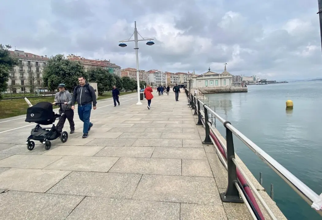  Archivo - Gente paseando por Santander<br>- AYUNTAMIENTO DE SANTANDER - Archivo | EP 