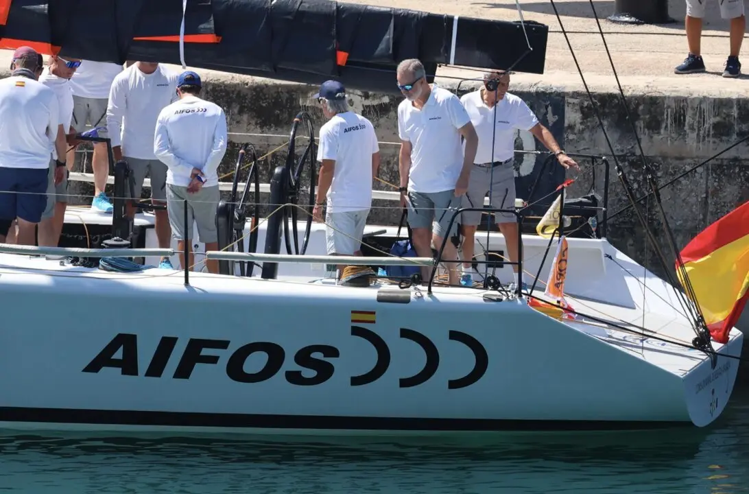 El Rey Felipe VI embarca "Aifos" a 27 de Julio de 2025 en Mallorca (Espa&ntilde;a).<br>- Ra&uacute;l Terrel - Europa Press 