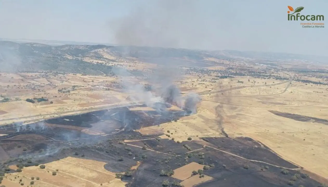  Un incendio en Brazatortas obliga a cortar la circulaci&oacute;n del tren entre Puertollano y Venta la In&eacute;s<br>- PLAN INFOCAM 