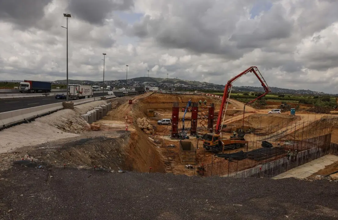  Archivo - Obras de emergencia para la reconstrucci&oacute;n de los puentes de la A-7 sobre el barranco del Poyo, a 30 de abril de 2025<br>- Rober Solsona - Europa Press - Archivo 