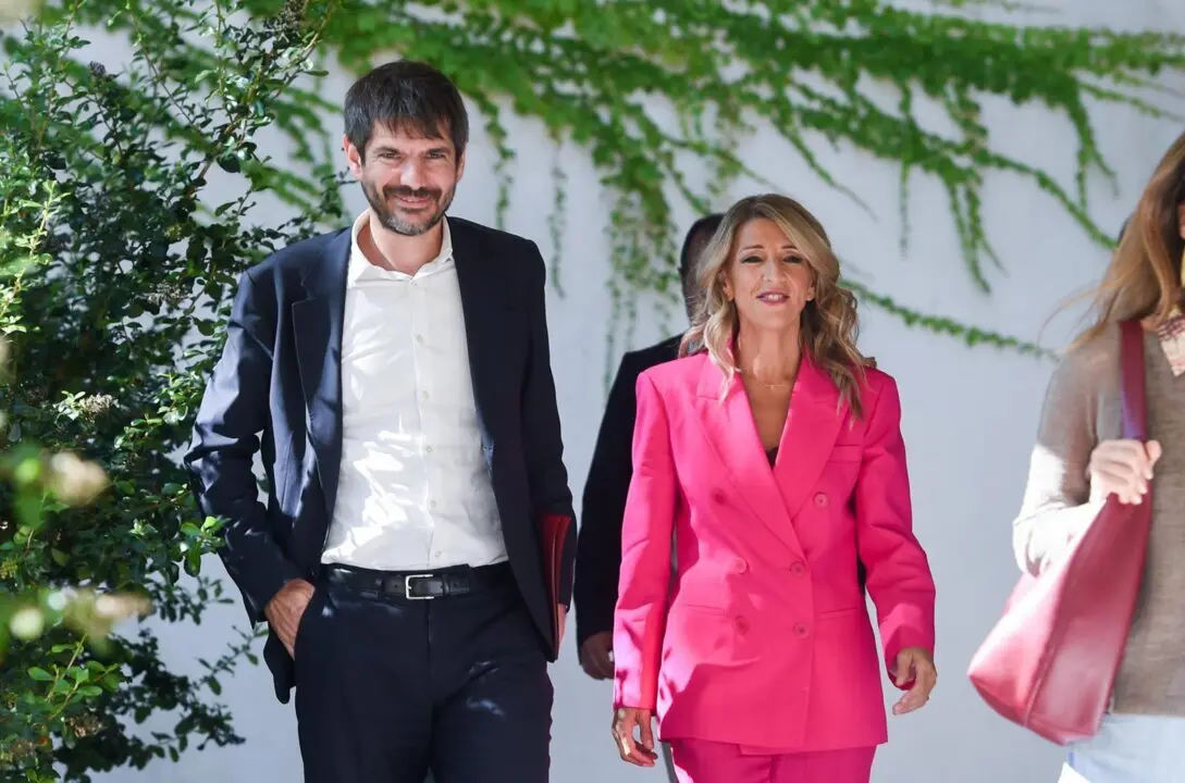  La vicepresidenta segunda y ministra de Trabajo y Econom&iacute;a Social, Yolanda D&iacute;az (d), junto al ministro de Cultura, Ernest Urtasun (i).<br>- Gustavo Valiente - Europa Press 