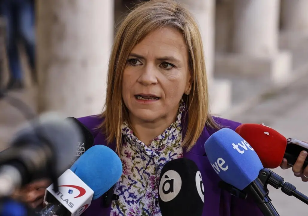  Archivo - La delegada del Gobierno en la Comunitat Valenciana, Pilar Bernab&eacute;, atiende a los medios durante la celebraci&oacute;n del D&iacute;a Meteorol&oacute;gico Mundial 2025, en el Aula Magna de la NAU, a 24 de marzo de 2025, en Valencia, Comunitat Valenciana (Espa&ntilde;a)<br>- Rober Solsona - Europa Press - Archivo 