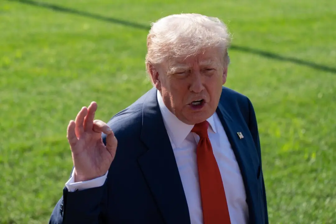 25 July 2025, US, Washington: US President Donald Trump speaks to the media before heading to Scotland this weekend for meetings and to play golf. Photo: Andrew Leyden/ZUMA Press Wire/dpa<br>- Andrew Leyden/ZUMA Press Wire/dp / DPA | EP 