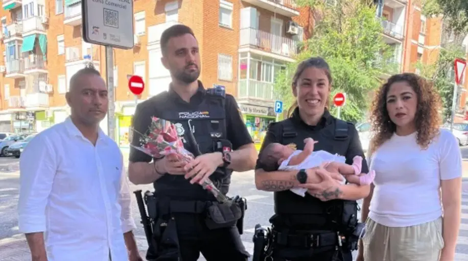  Una imagen de Judith con Esmeralda, la beb&eacute; a la que salv&oacute; la vida 