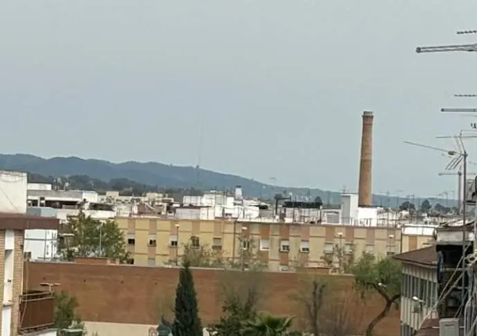  Calima y el chimene&oacute;n de Huerta de la Reina 