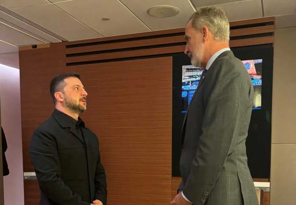  El Rey Felipe VI conversa con el presidente de Ucrania, Volodimir Zelenski, en la sede de las Naciones Unidas, a 24 de septiembre de 2025, en Nueva York (Estados Unidos).<br>- Casa de S.M. el Rey 