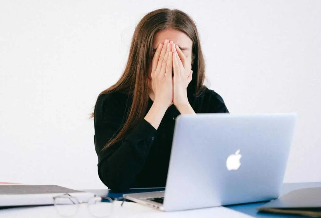  Archivo - Los d&iacute;as de baja por salud mental aumentan un 88% desde 2018 y ya son la segunda causa de absentismo laboral por IT por detr&aacute;s de las algias.<br>- Europa Press - Archivo 