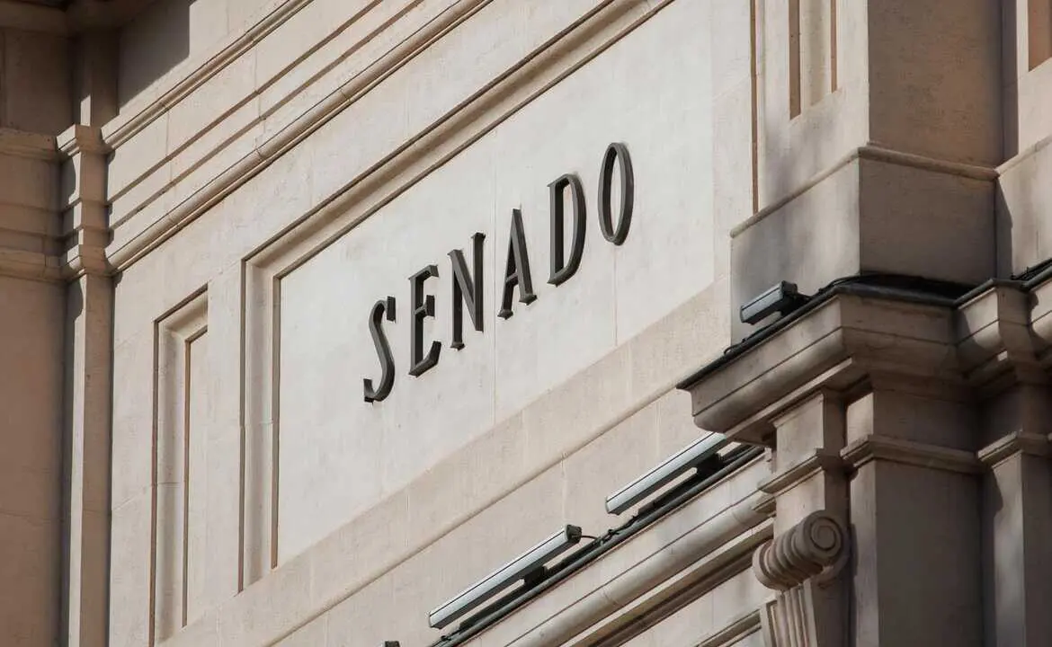  Archivo - La fachada del Senado tras el acto de Izado Solemne de la bandera de Espa&ntilde;a, en la plaza de La Marina Espa&ntilde;ola, a 6 de diciembre de 2023, en Madrid (Espa&ntilde;a).<br>- Alejandro Mart&iacute;nez V&eacute;lez - Europa Press - Archivo 