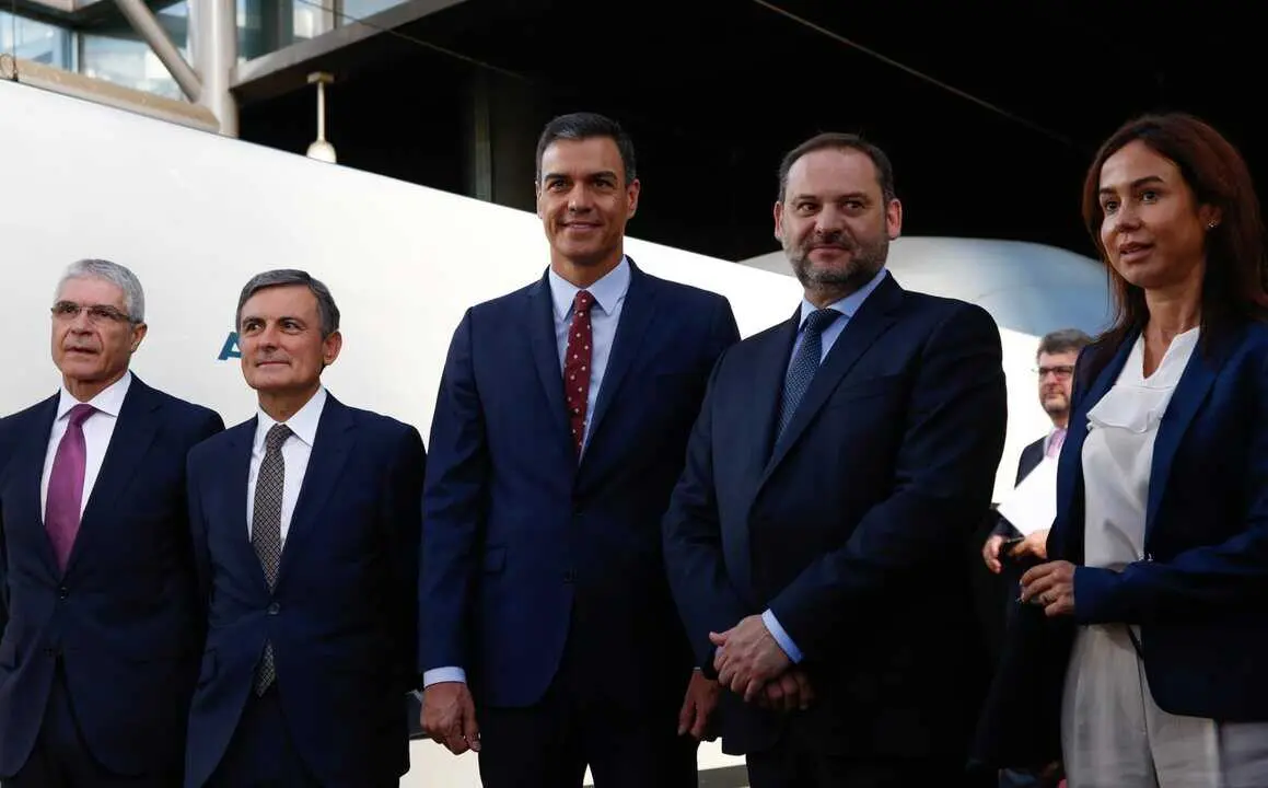  Archivo - Viaje inaugural del AVE a Granada: Pedro Sanchez y Jos&eacute; Luis &Aacute;balos. Archivo.<br>- &Aacute;lex C&aacute;mara - Europa Press - Archivo 