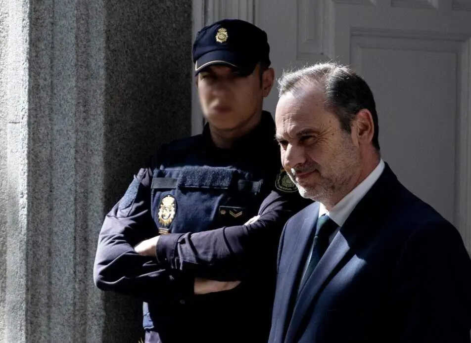  El exministro de Transportes Jos&eacute; Luis &Aacute;balos a su salida del Tribunal Supremo<br>- Eduardo Parra - Europa Press 