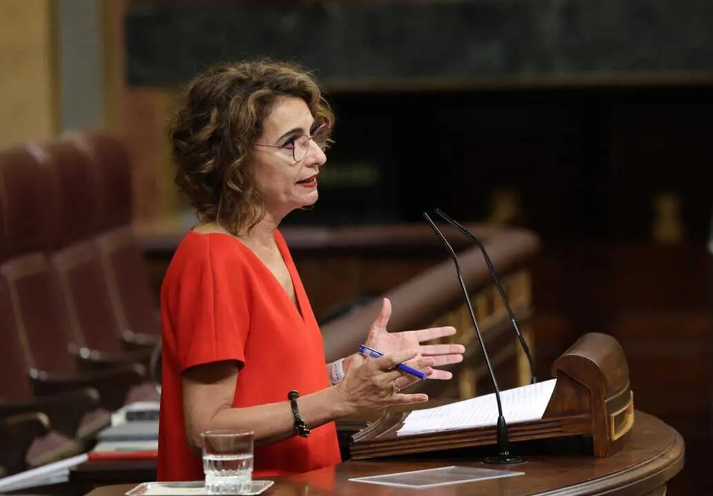  La vicepresidenta primera y ministra de Hacienda, Mar&iacute;a Jes&uacute;s Montero, interviene en una sesi&oacute;n plenaria<br>- Marta Fern&aacute;ndez - Europa Press 