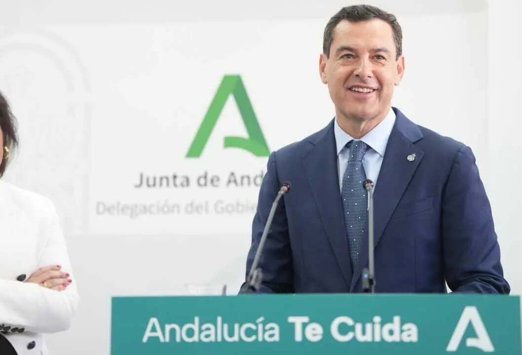  El presidente de la Junta de Andaluc&iacute;a, Juanma Moreno, en la inauguraci&oacute;n del centro de salud de Carihuela en Torremolinos.<br>- JUNTA DE ANDALUC&Iacute;A/X 