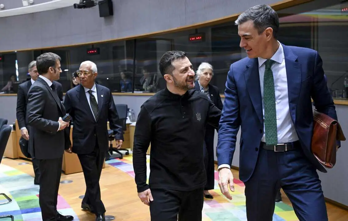  Archivo - El presidente de Ucrania, Volodimir Zelenski, y el presidente del Gobierno, Pedro S&aacute;nchez<br>- SIERAKOWSKI FREDERIC - Archivo 