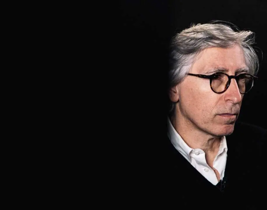  El escritor y director de cine David Trueba durante una entrevista en los Cines Renoir Princesa, a 29 de octubre de 2025, en Madrid (Espa&ntilde;a). Trueba estrena la pel&iacute;cula 'Siempre es invierno', un drama rom&aacute;ntico protagonizado por David Verdaguer y Amaia Sa<br>- Carlos Luj&aacute;n - Europa Press 