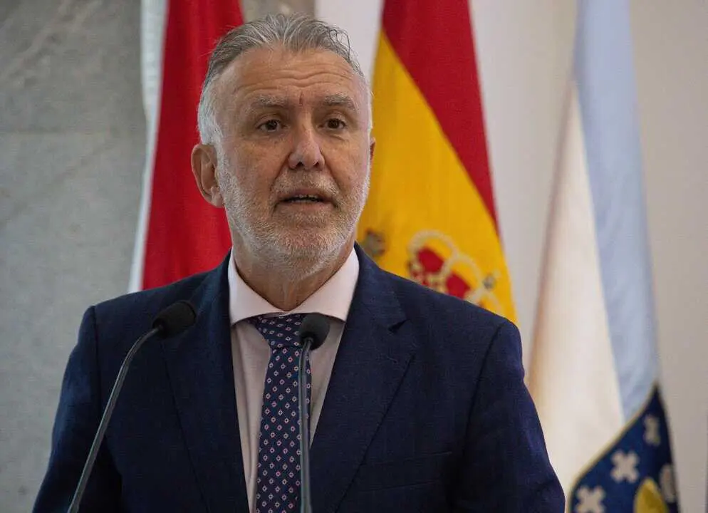  El ministro de Memoria Democr&aacute;tica, &Aacute;ngel V&iacute;ctor Torres, durante la inauguraci&oacute;n de las II Jornadas sobre controles oficiales en tr&aacute;fico internacional de mercanc&iacute;as en Vigo (Pontevedra), a 16 de octubre de 2025.<br>- Adri&aacute;n Irago - Europa Press 