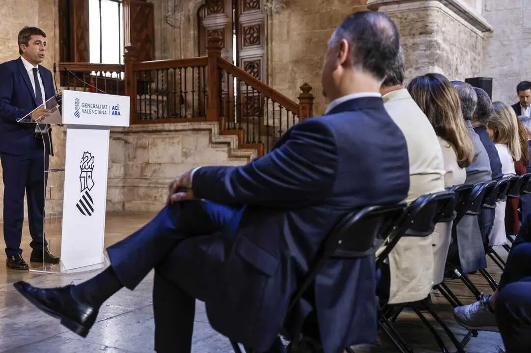  El presidente de la Generalitat valenciana, Carlos Maz&oacute;n, durante una declaraci&oacute;n institucional, en el Palau de la Generalitat, a 3 de noviembre de 2025, en Valencia<br>- Rober Solsona - Europa Press 