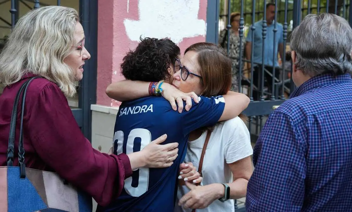  La madre de la menor v&iacute;ctima de acoso escolar en la concentraci&oacute;n celebrada el 17 de octubre de 2025, en Sevilla (Andaluc&iacute;a, Espa&ntilde;a).<br>- Mar&iacute;a Jos&eacute; L&oacute;pez - Europa Press 