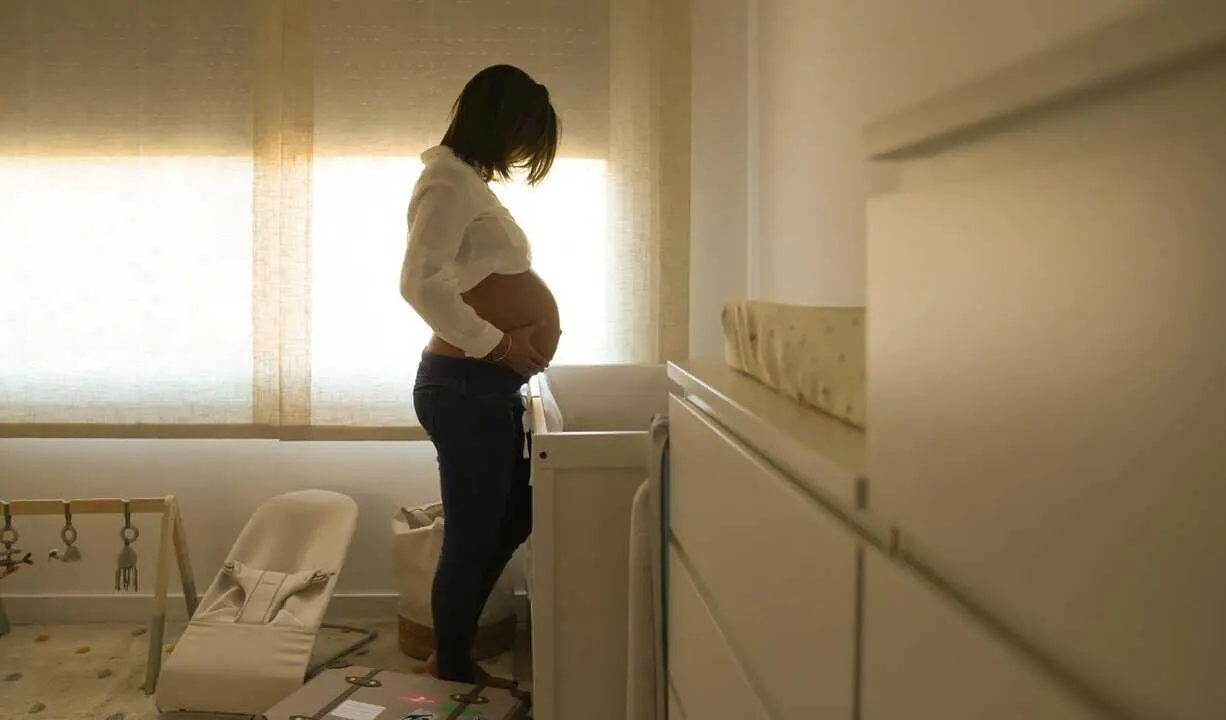  Una mujer embarazada, a 28 de octubre de 2025, en Barcelona, Catalunya (Espa&ntilde;a).<br>- David Zorrakino - Europa Press 