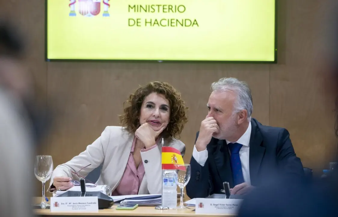 La vicepresidenta primera y ministra de Hacienda, Mar&iacute;a Jes&uacute;s Montero, y el ministro de Pol&iacute;tica Territorial y Memoria Democr&aacute;tica, &Aacute;ngel V&iacute;ctor Torres, durante la reuni&oacute;n del Consejo de Pol&iacute;tica Fiscal y Financiera (CPFF), en el Ministerio de Hacienda.
- Alberto Ortega - Europa Press