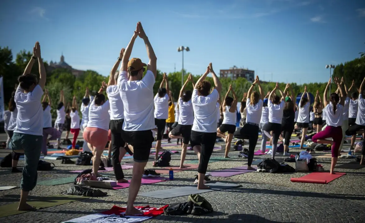Archivo - Decenas de personas durante una master class de yoga.
- Juan Barbosa - Europa Press - Archivo