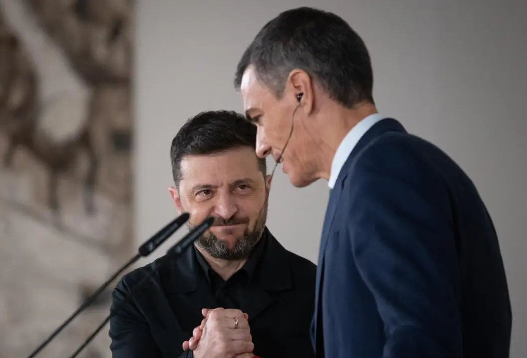 El presidente del Gobierno, Pedro S&aacute;nchez (d), y el presidente de Ucrania, Volod&iacute;mir Zelenski (i), durante una rueda de prensa posterior a su reuni&oacute;n en el Palacio de la Moncloa, a 18 de noviembre de 2025, en Madrid (Espa&ntilde;a).
- Fernando S&aacute;nchez - Europa Press