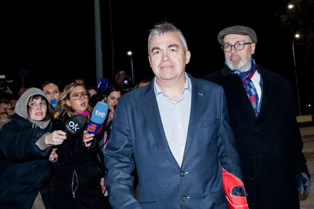 Primeras im&aacute;genes de Santos Cerd&aacute;n junto a uno de sus abogados tras salir de la c&aacute;rcel de Soto del Real tras casi cinco meses en prisi&oacute;n provisional por el 'caso Koldo'
- CARLOS LUJ&Aacute;N - EUROPA PRESS