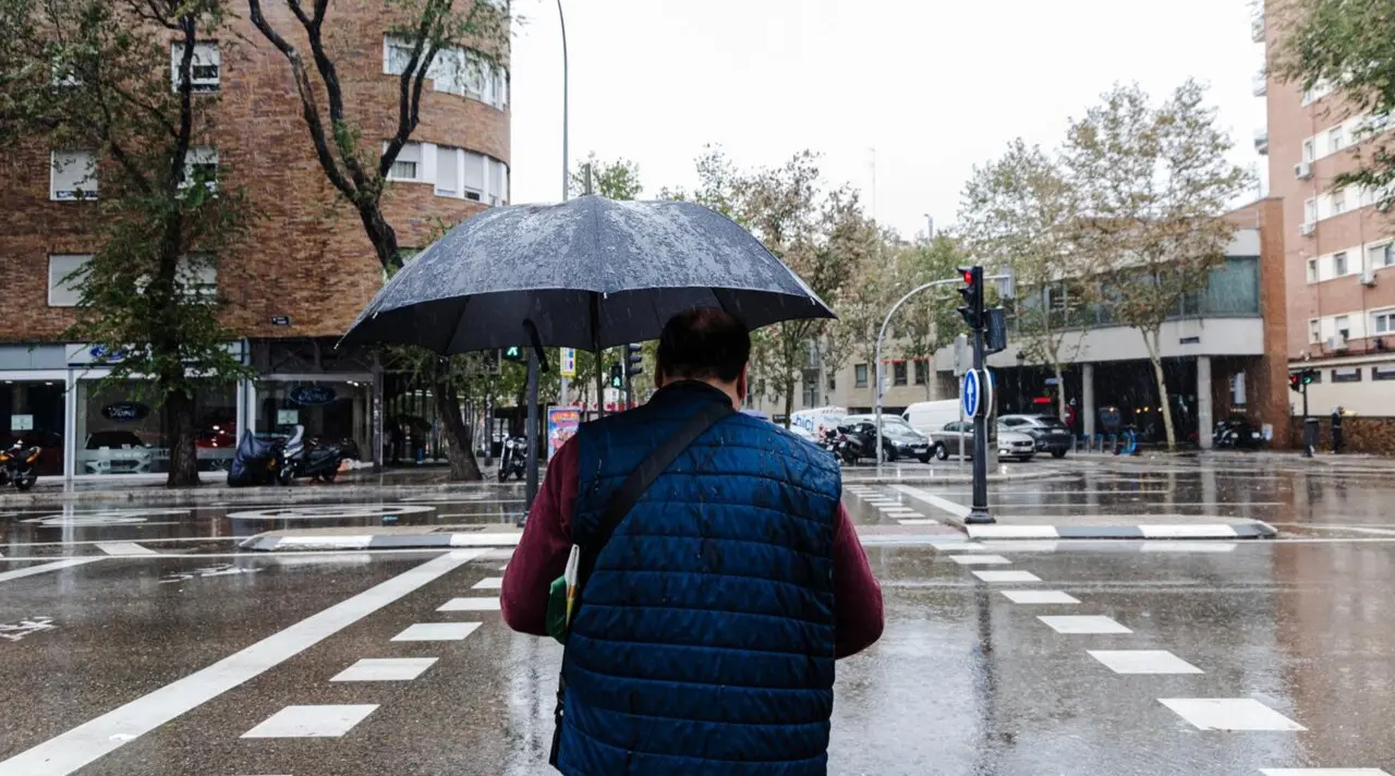 Archivo - El avance de un frente fr&iacute;o provocar&aacute; lluvias, nieve y un notable descenso t&eacute;rmico en la Pen&iacute;nsula este domingo
- Carlos Luj&aacute;n - Europa Press - Archivo