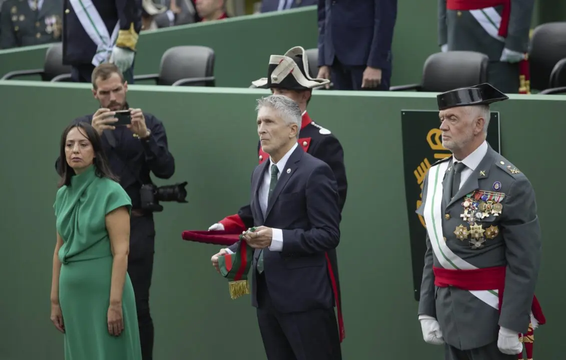 Archivo - La directora general de la Guardia Civil, Mercedes Gonz&aacute;lez (i), y el ministro del Interior, Fernando Grande-Marlaska (c), durante el acto central de la celebraci&oacute;n de la patrona de la Guardia Civil
- Javier Pulpo - Europa Press - Archivo