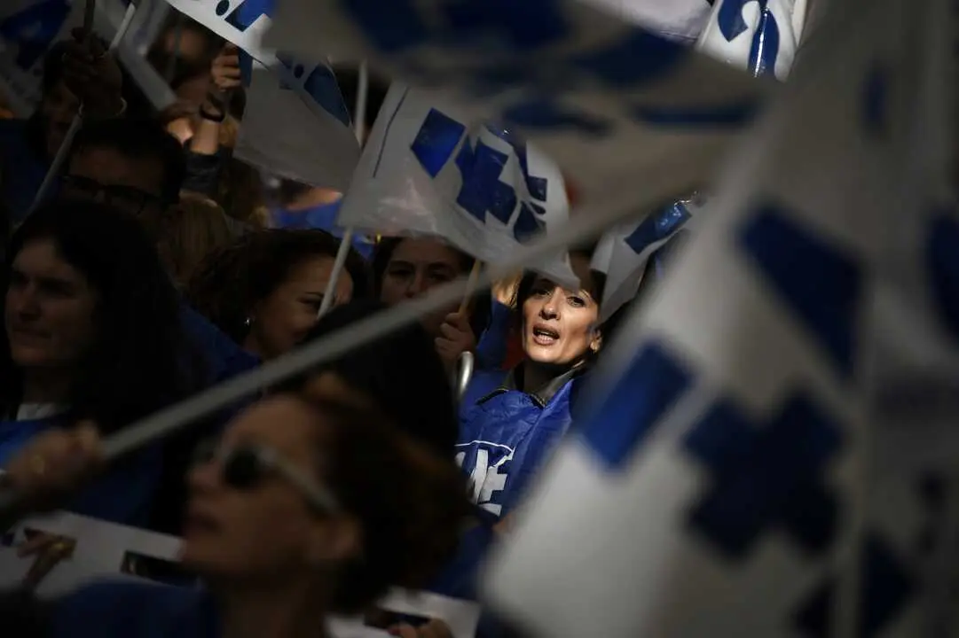 Archivo - Imagen de archivo de t&eacute;cnicos sanitarios durante una manifestaci&oacute;n.