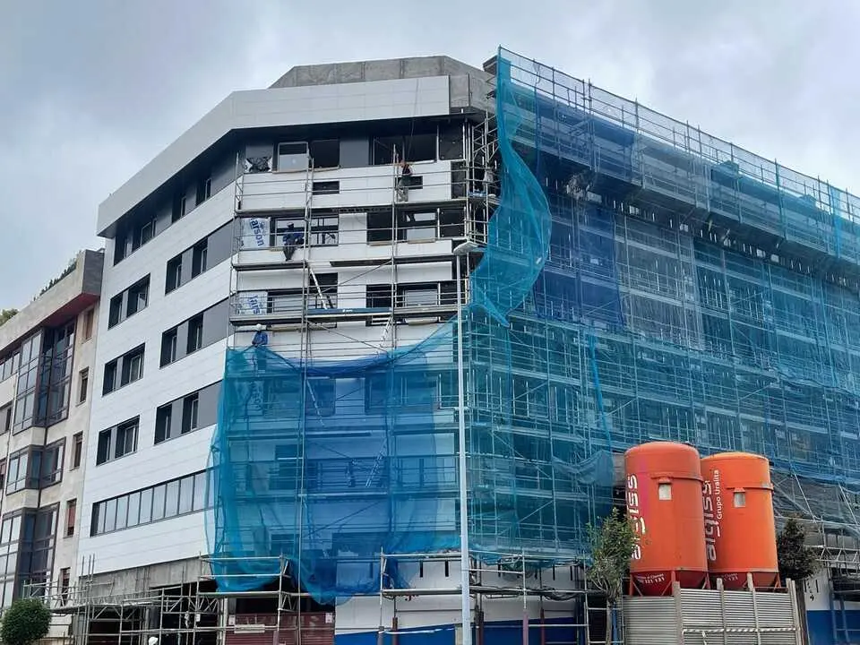 Construcci&oacute;n de viviendas en Oviedo.