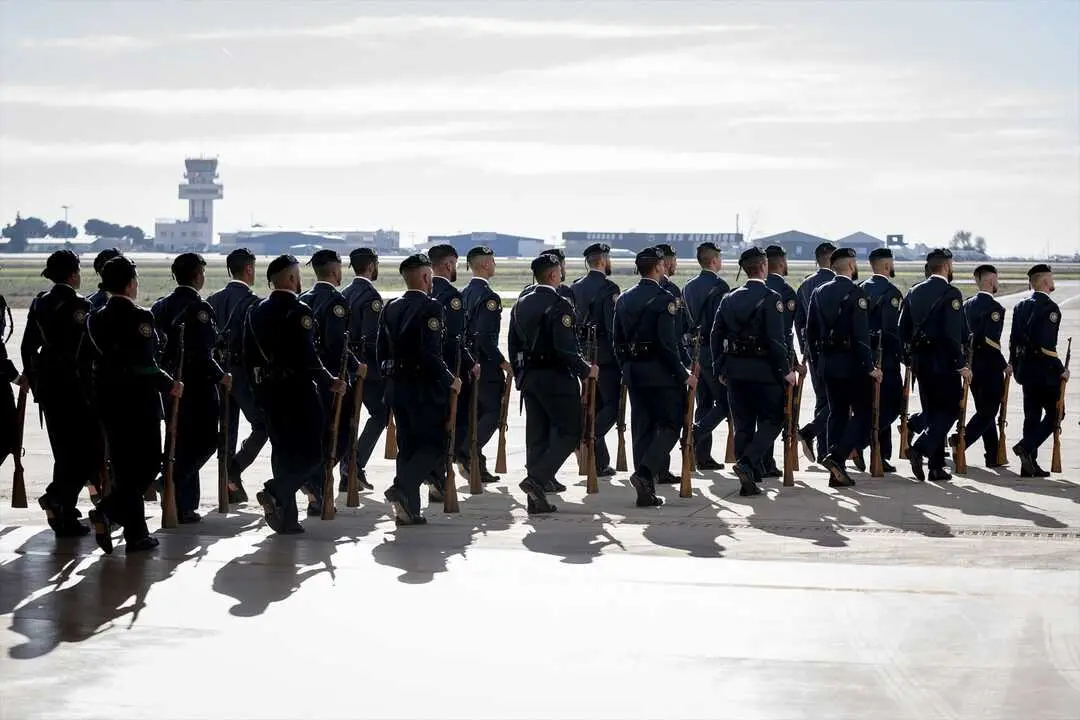 Archivo - Militares espa&ntilde;oles durante los actos de conmemoraci&oacute;n del XXV aniversario del empleo de cabo mayor, en la Base A&eacute;rea de Cuatro Vientos, a 5 de diciembre de 2024, en Madrid (Espa&ntilde;a).    A. P&eacute;rez Meca / Europa Press 05/12/2024