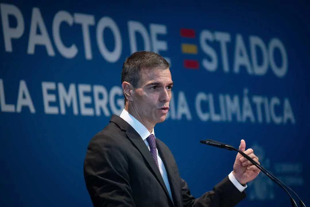 El presidente del Gobierno, Pedro S&aacute;nchez, clausura el acto de 'Avanzando en el Pacto de Estado frente a la Emergencia Clim&aacute;tica' en el C&iacute;rculo de Bellas Artes, a 17 de diciembre de 2025, en Madrid (Espa&ntilde;a).