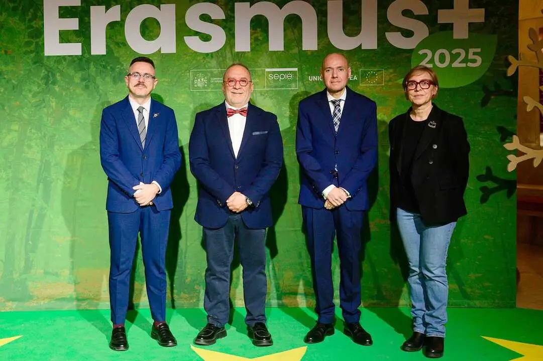 Foto de familia en Jornada anual de difusi&oacute;n de Erasmus+