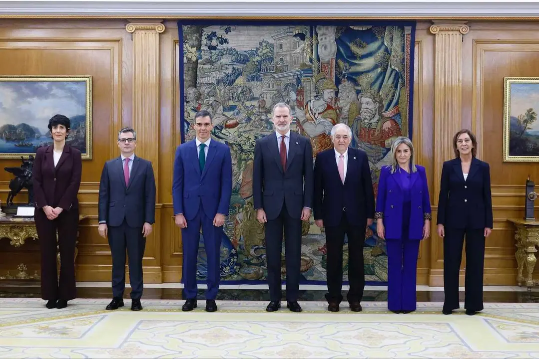 Las ministras Elma Saiz y Milagros Tol&oacute;n prometen sus cargos ante Felipe VI.