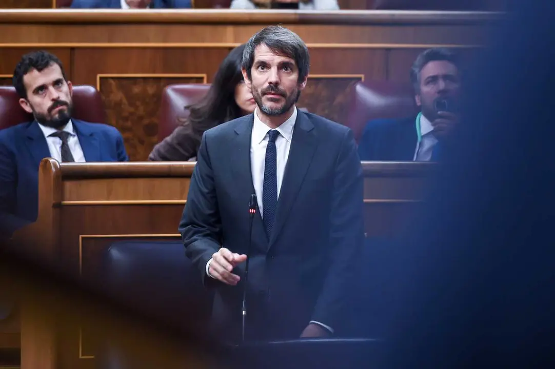 Archivo - El ministro de Cultura, Ernest Urtasun, durante una sesi&oacute;n de control al Gobierno, en el Congreso de los Diputados, a 12 de noviembre de 2025, en Madrid (Espa&ntilde;a). S&aacute;nchez ha acudido al Congreso para informar sobre los resultados de las &uacute;ltimas c