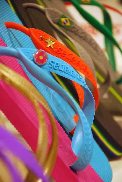 Archivo - Sandalias Havaianas.