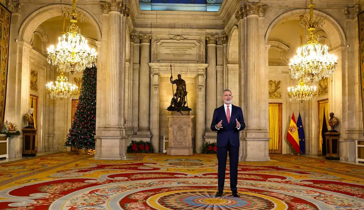 El Rey Felipe VI pronuncia el Mensaje de Navidad de pie en el Palacio Real