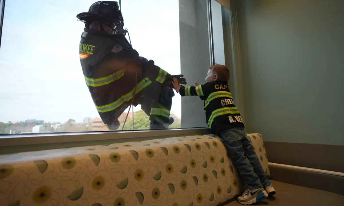 Bomberos en el hospital