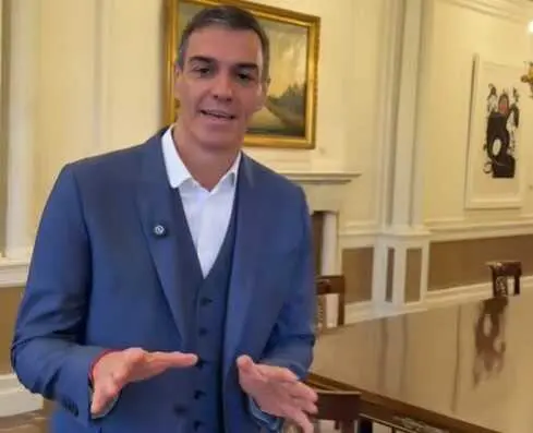 Pedro S&aacute;nchez durante el 'house tour' del Palacio de la Moncloa que ha publicado en Tik Tok