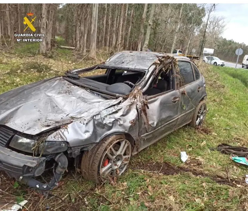 Un coche volc&oacute; en Teo (A Coru&ntilde;a) en marzo de 2025 y dos personas intentaron ocultar la identidad de su conductor.