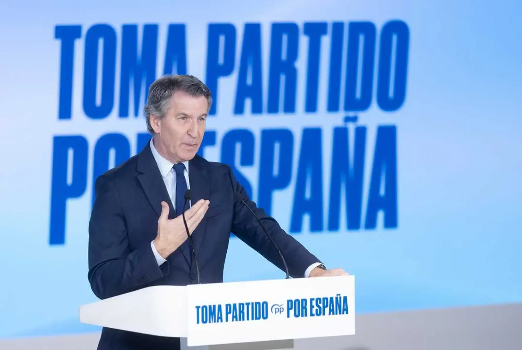 El presidente del Partido Popular, Alberto N&uacute;&ntilde;ez Feij&oacute;o, comparece ante los medios de comunicaci&oacute;n, en la sede nacional del Partido Popular, a 29 de diciembre de 2025, en Madrid (Espa&ntilde;a).