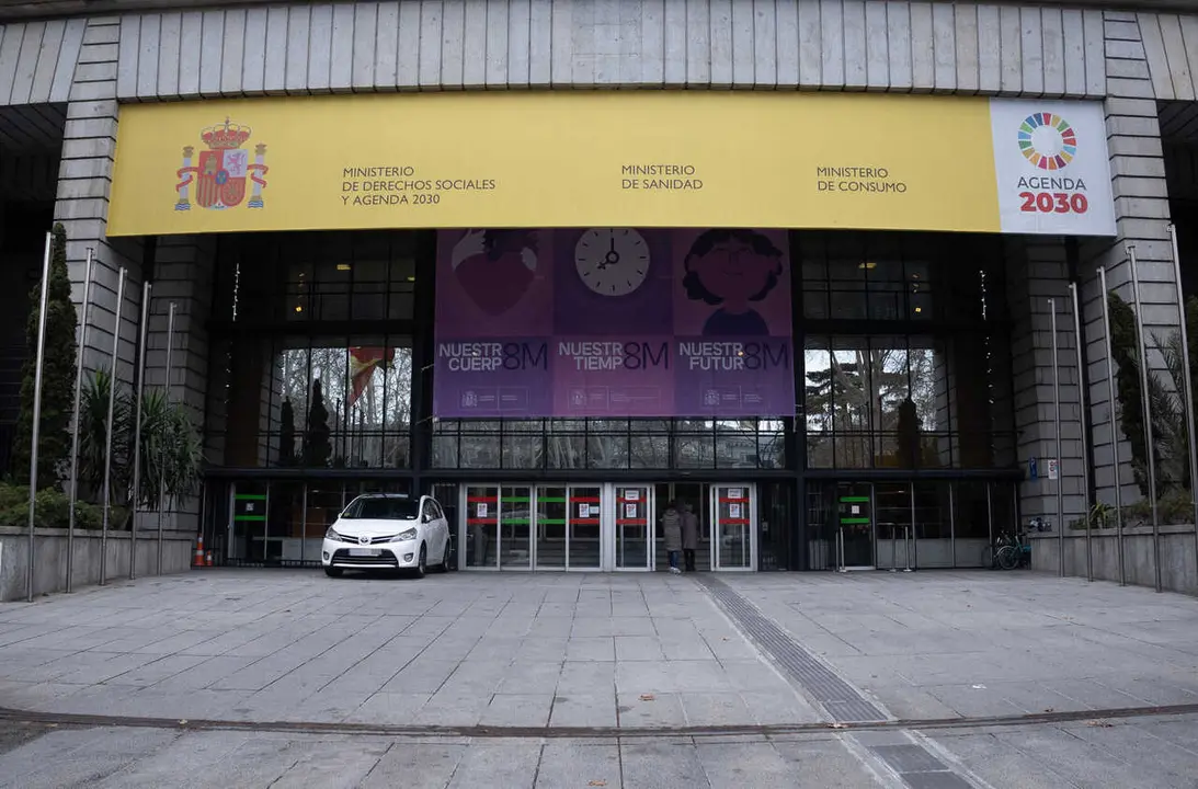 Archivo - Fachada del Ministerio de Sanidad.