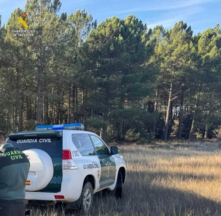 Veh&iacute;culo estacionado Guardia Civil. Imagen de archivo.