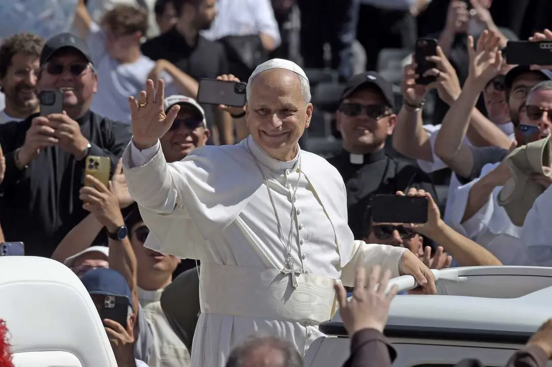Archivo - El Papa Le&oacute;n XIV durante la canonizaci&oacute;n de Carlo Acutis, en la Plaza de San Pedro del Vaticano, a 7 de septiembre de 2025, en Roma (Italia). 