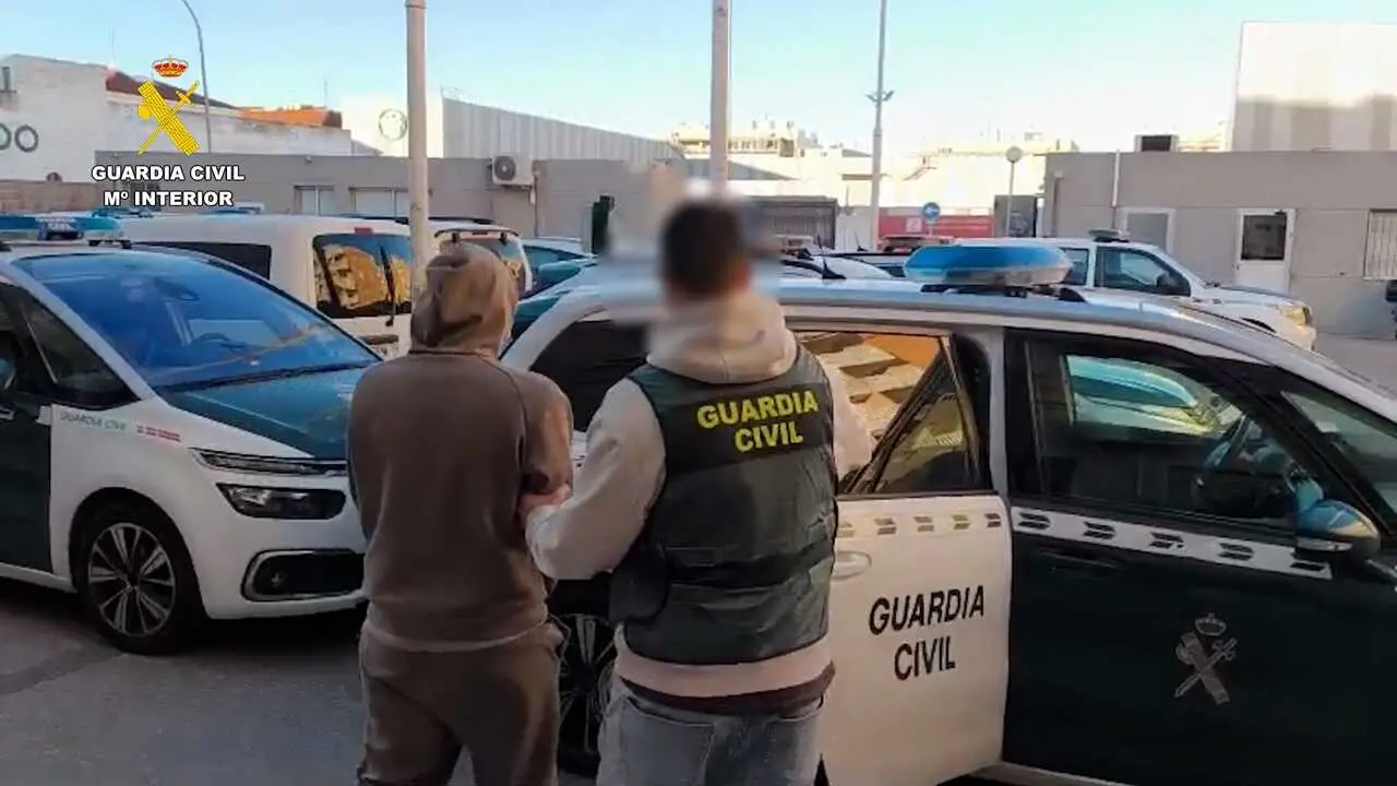 Uno de los detenido en la operaci&oacute;n