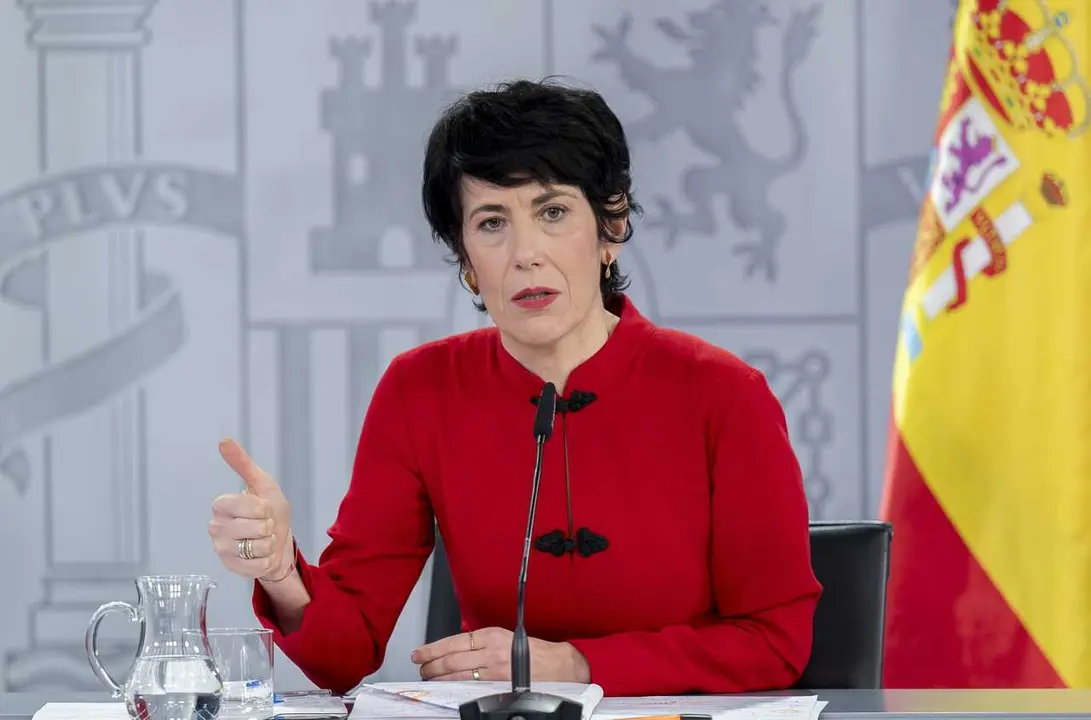 La ministra de Seguridad Social, Inclusi&oacute;n y Migraciones y nueva portavoz del Gobierno, Elma Saiz, durante una rueda de prensa posterior al Consejo de Ministros, en el Palacio de la Moncloa, a 23 de diciembre de 2025, en Madrid (Espa&ntilde;a)
