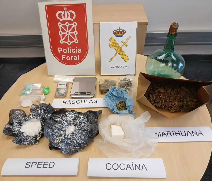 Droga incautada durante el registro.