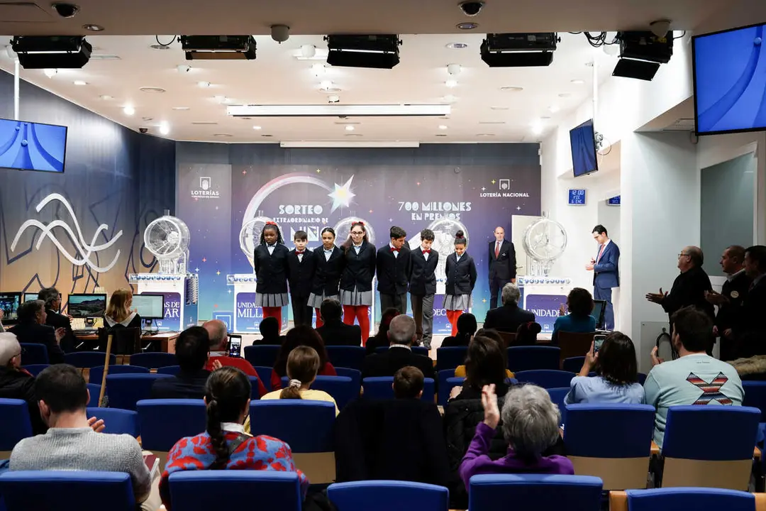 Archivo - Los ni&ntilde;os de San Ildefonso antes del comienzo de la celebraci&oacute;n del Sorteo Extraordinario del Ni&ntilde;o, a 6 de enero de 2023, en Madrid (Espa&ntilde;a). 