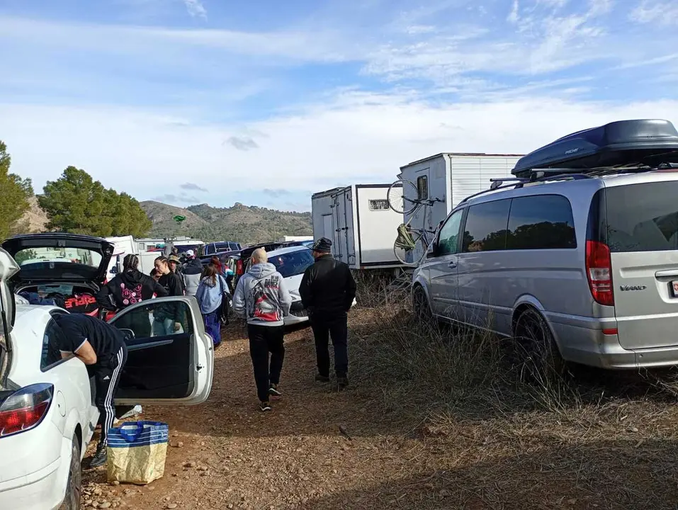Varias personas en una rave, en el entorno del embalse de El Cenajo, a 1 de enero de 2026, en Albacete, Castilla-La Mancha (Espa&ntilde;a). 